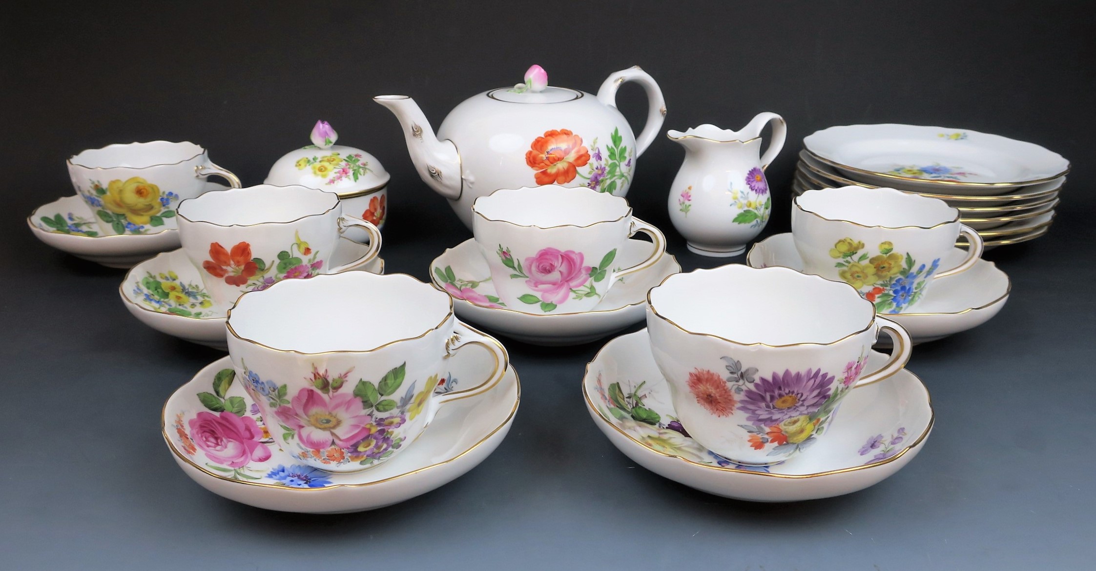 西洋骨董品　ドイツ有名磁器　kpm　王立御制　コバルトブルーの手描き金メッキ円形花瓶　高：17 cm 直径9.5ｃｍ　WS528 福岡の西洋美術 陶磁器 買取 | 骨董品・美術品の高価査定・出張買取