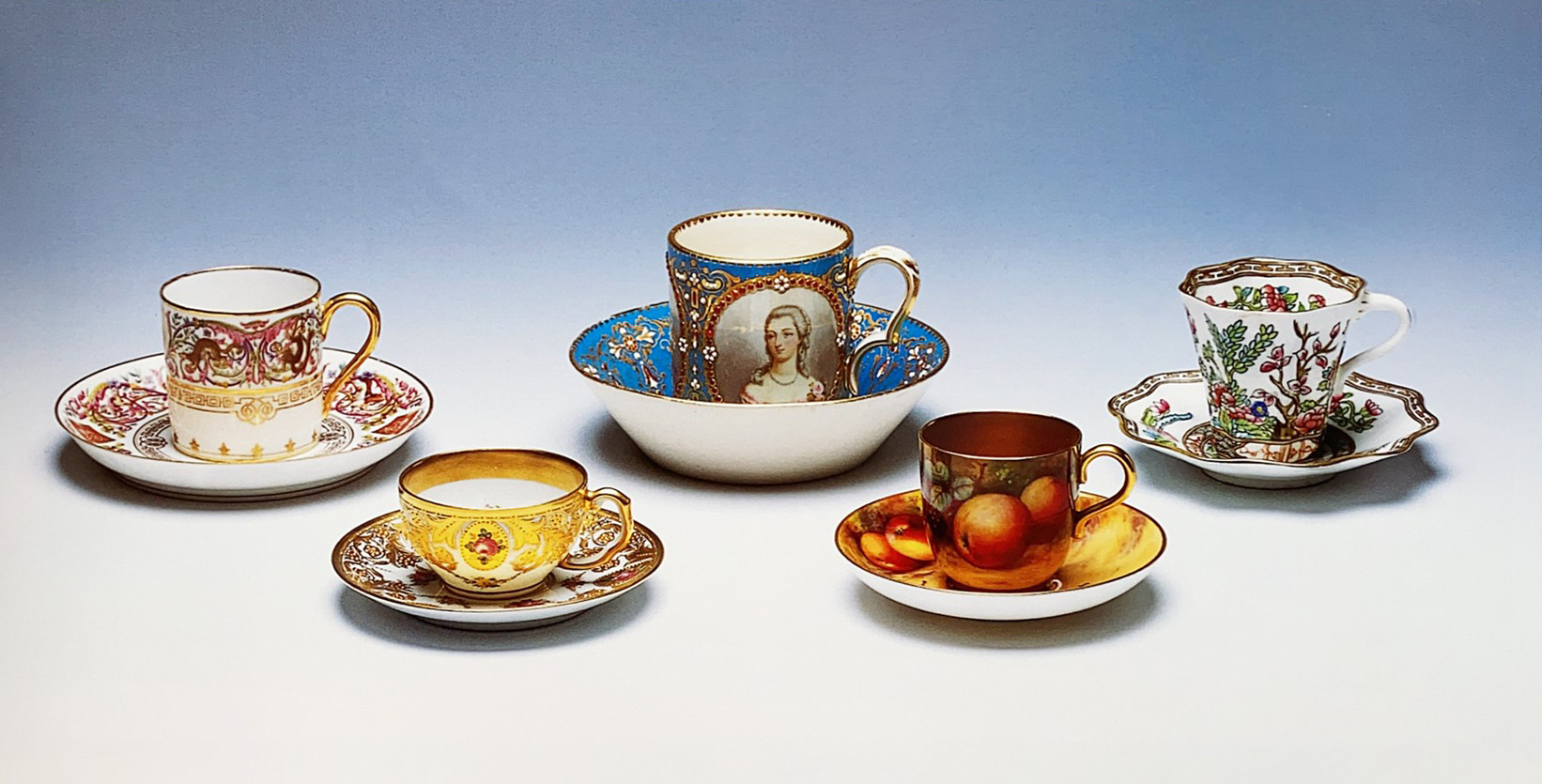 西洋骨董品　ドイツ有名磁器　kpm　王立御制　コバルトブルーの手描き金メッキ円形花瓶　高：17 cm 直径9.5ｃｍ　WS528 福岡の西洋美術 陶磁器 買取 | 骨董品・美術品の高価査定・出張買取